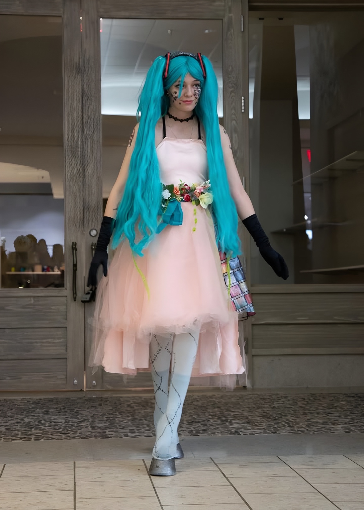 Clean Cosplay One moment, please...